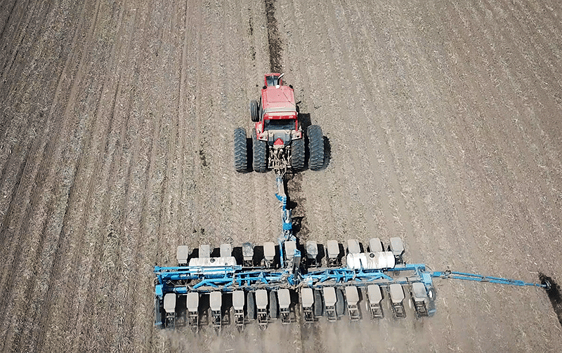 5288 International Harvester Planting With 2600 Kinze