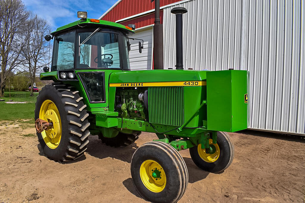 John Deere 4430