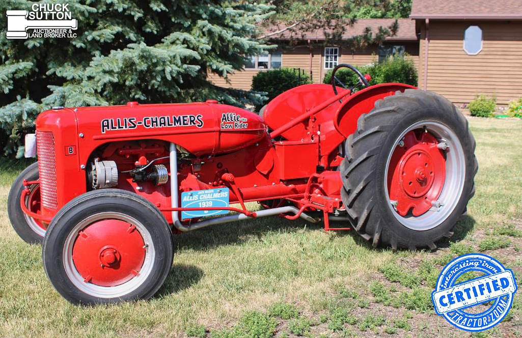 Allis Chalmers B interesting tractor at auction Interesting Allis Chalmers B at a tractor auction