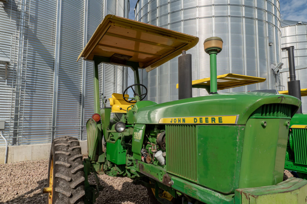Rob Plendl John Deere 2520 High Crop tractor