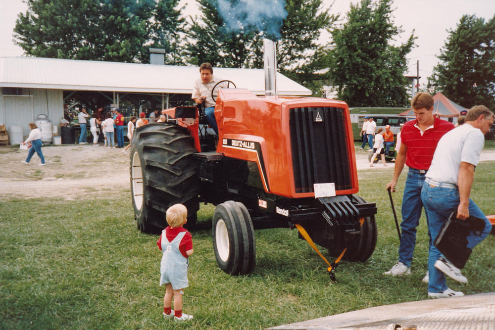 Brad Howell Deutz-Allis 8030 diesel superstock pulling tractor