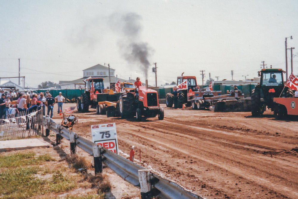 Brad Howell Deutz-Allis 8030 diesel superstock pulling tractor