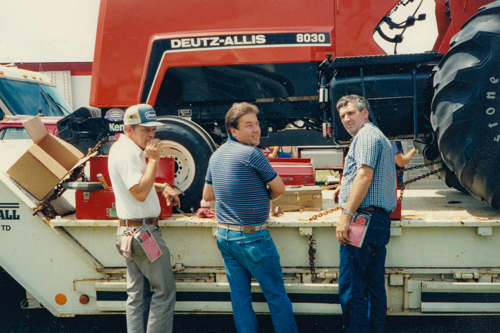 Brad Howell Deutz-Allis 8030 diesel super stock pulling tractor