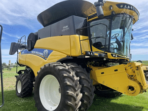 Idaho New Holland CR9.90 Combine