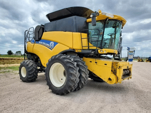 New York New Holland CR8.90 Combine