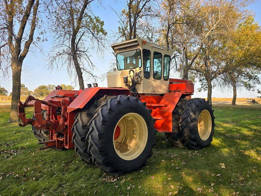 AC 440 4WD tractor on auction