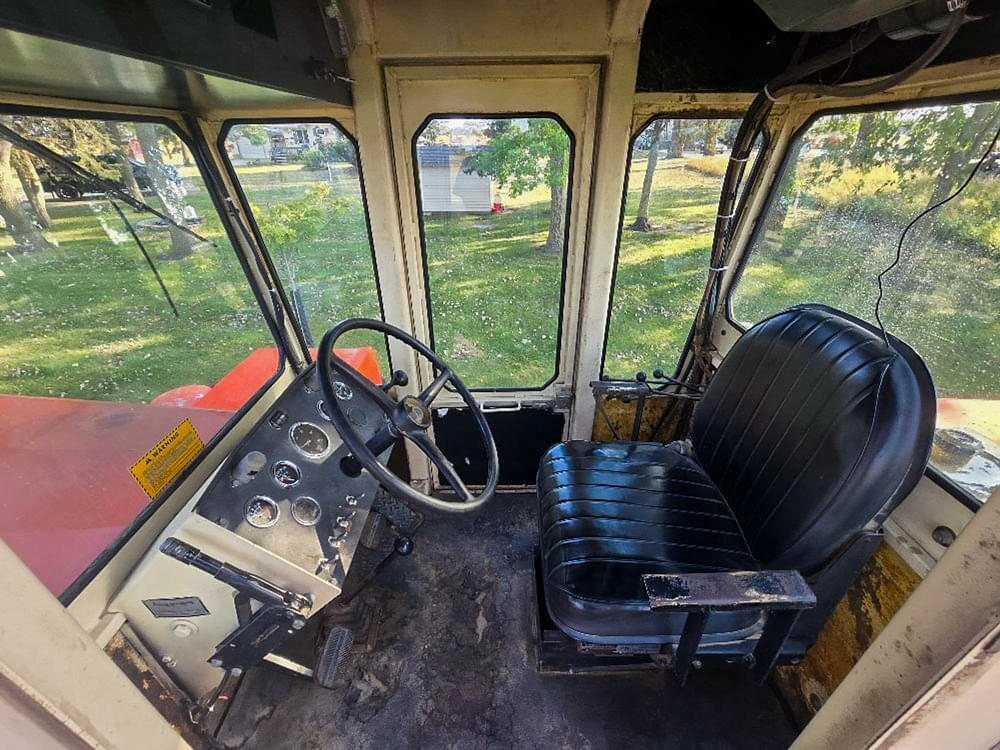 Allis Chalmers 440 interior