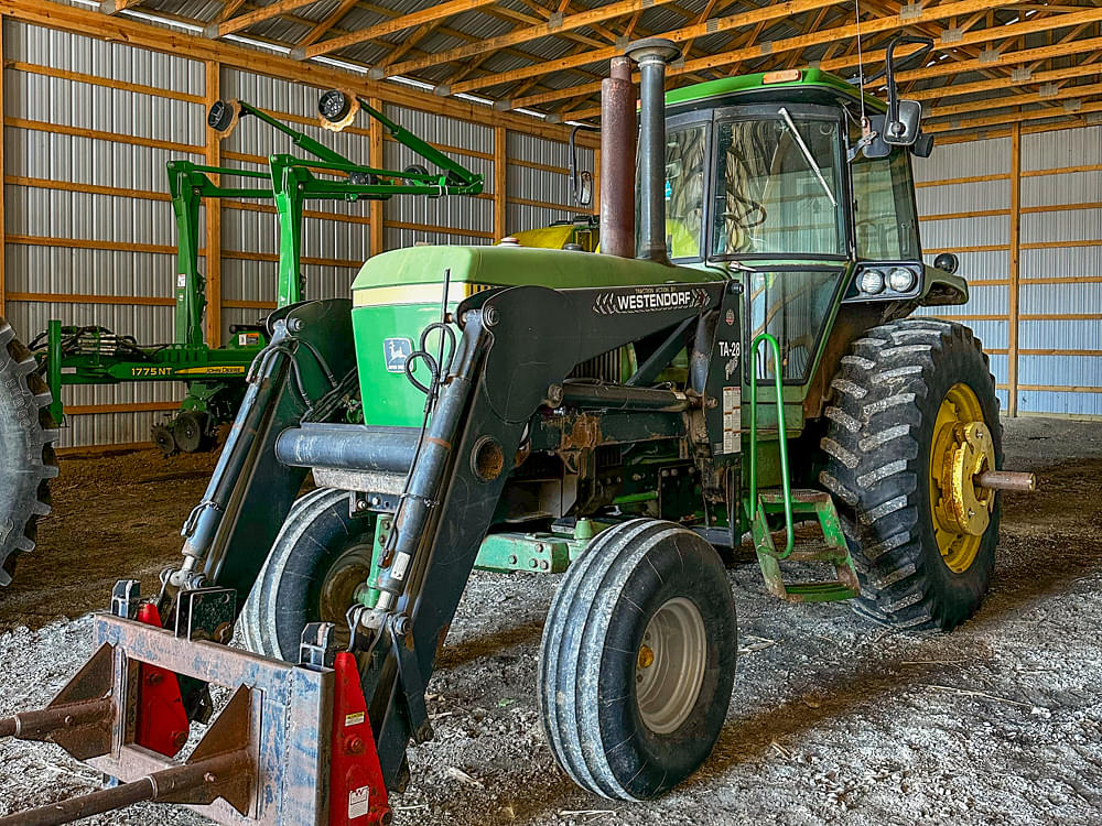 John Deere 4440