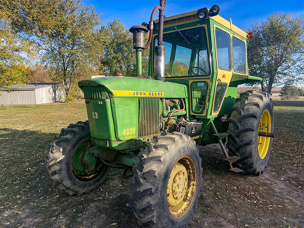 John Deere 4020 HFWD at a Nebraska farm equipment auction