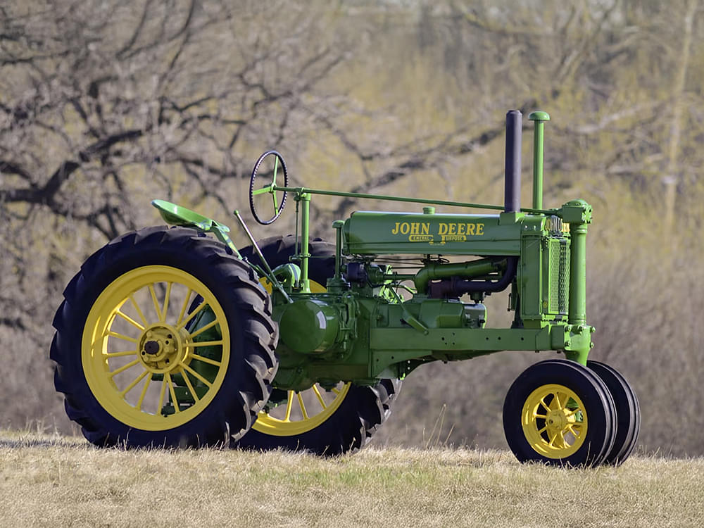 1938 John Deere G Low Radiator on a Mecum Gone Farmin' collector tractor auction.