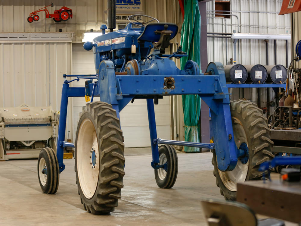 Ford W.F. Larson 4000 Ultra High Crop Kinzenbaw 03