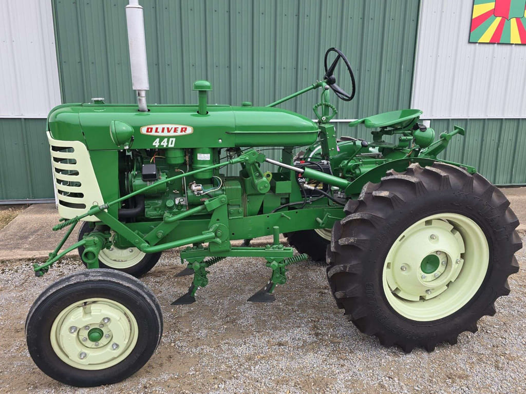 Oliver 440: Late to the party - Tractor Zoom