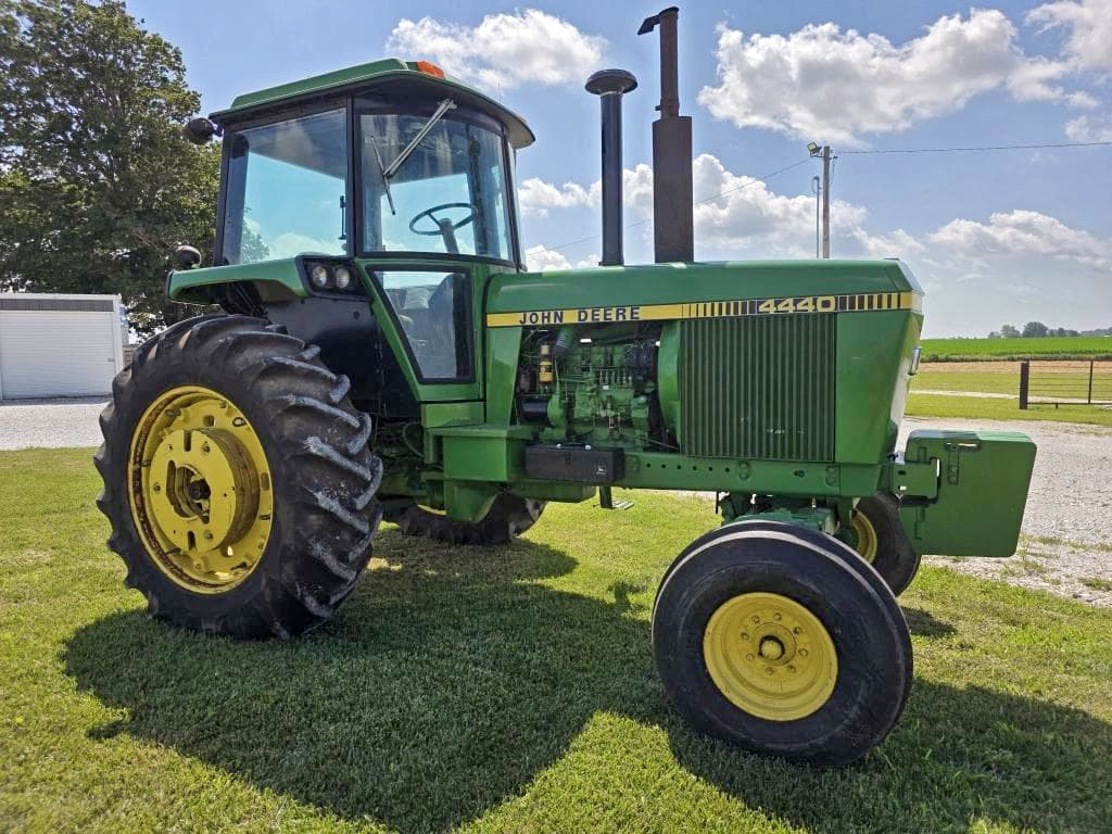 John Deere 4440 05