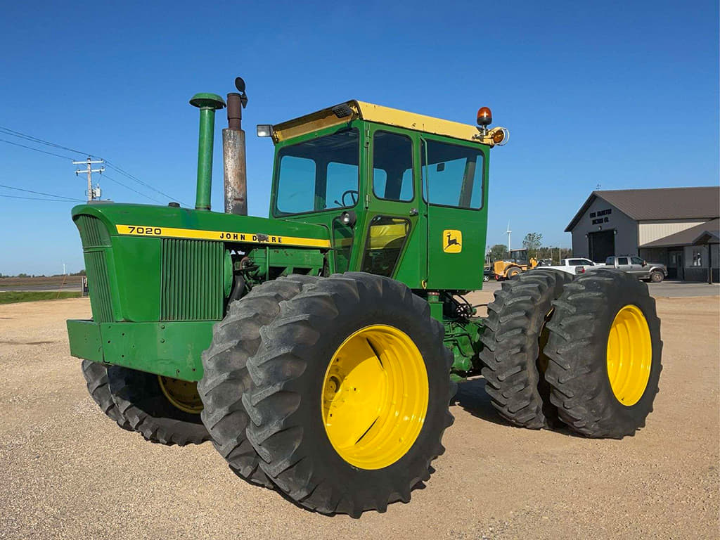 John Deere 7020 01