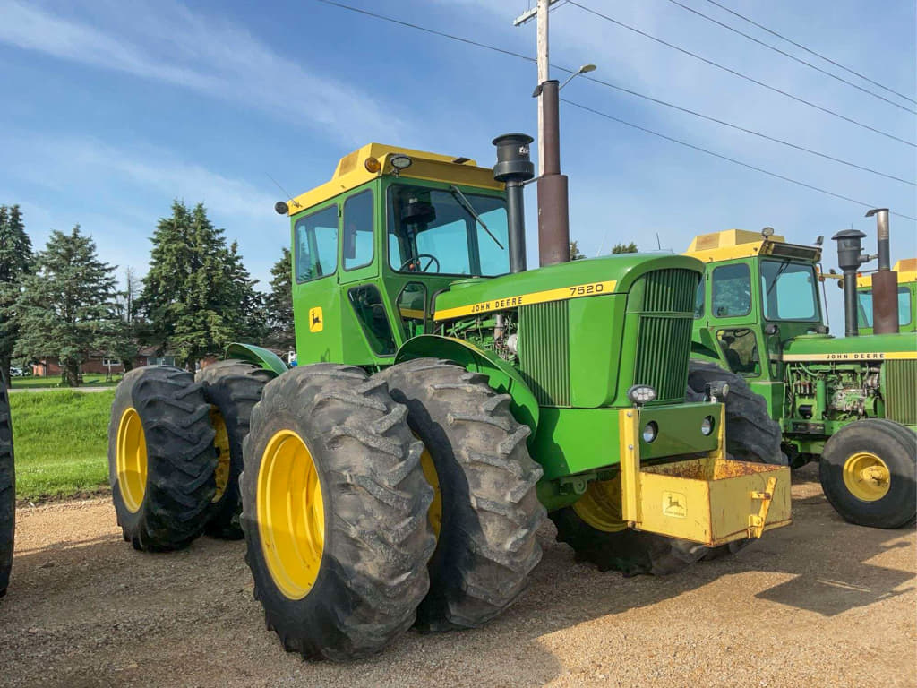 John Deere 7520 04