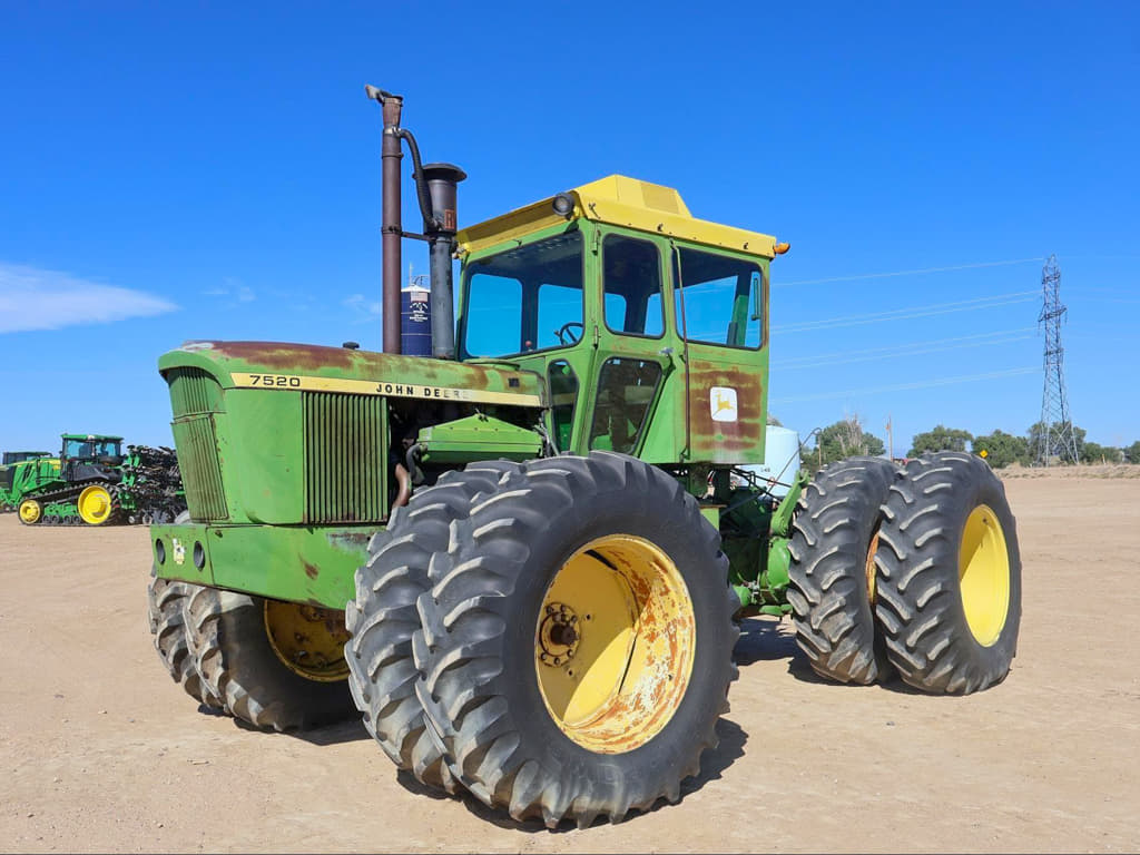John Deere 7520 13