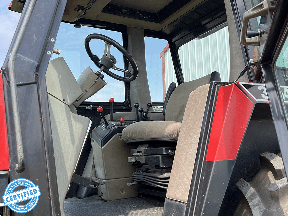 Case IH 3394 interior